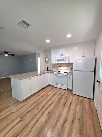 5422 Pine Avenue, Pasadena, TX 77503