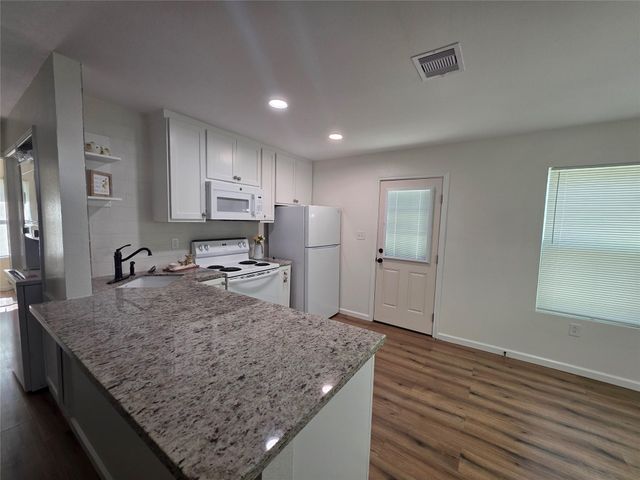 5422 Pine Avenue, Pasadena, TX 77503