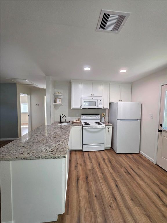 5422 Pine Avenue, Pasadena, TX 77503