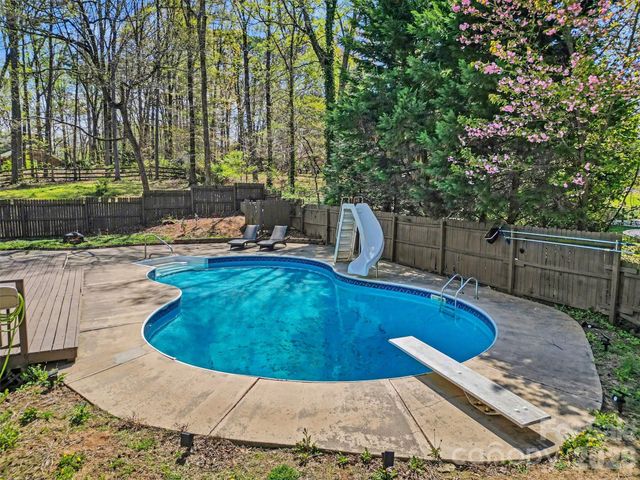 1560 Chatham Court NW, Concord, NC 28027