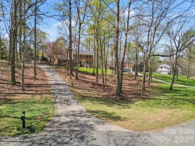 1560 Chatham Court NW, Concord, NC 28027
