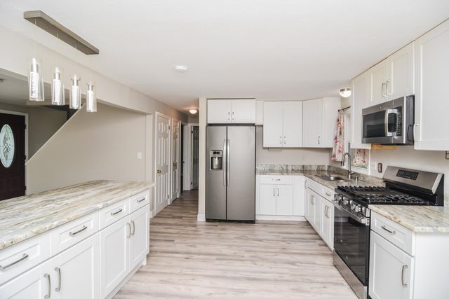 22 Greenwood Drive, Nashua, NH 03062