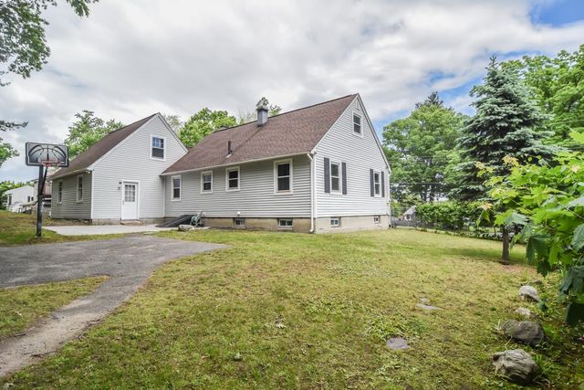 22 Greenwood Drive, Nashua, NH 03062