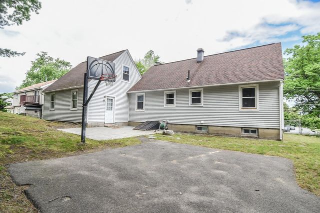 22 Greenwood Drive, Nashua, NH 03062