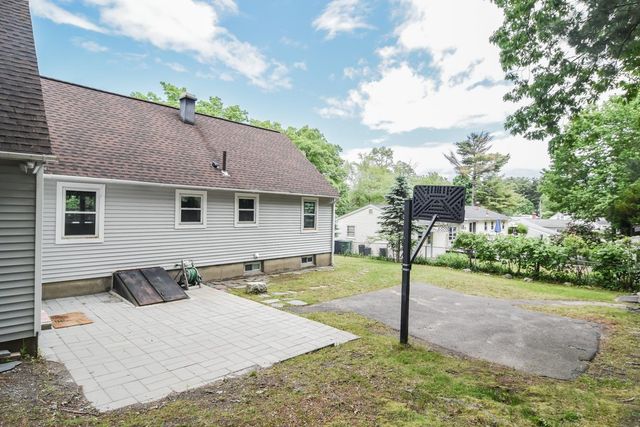22 Greenwood Drive, Nashua, NH 03062