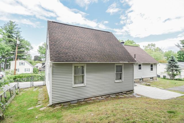 22 Greenwood Drive, Nashua, NH 03062