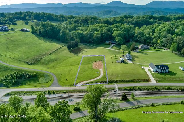 139 Hearthside Rd, Clinton, TN 37716