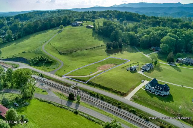 139 Hearthside Rd, Clinton, TN 37716