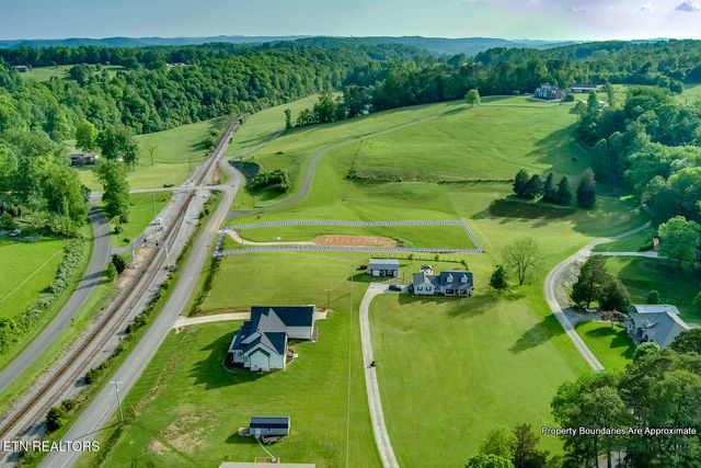 139 Hearthside Rd, Clinton, TN 37716