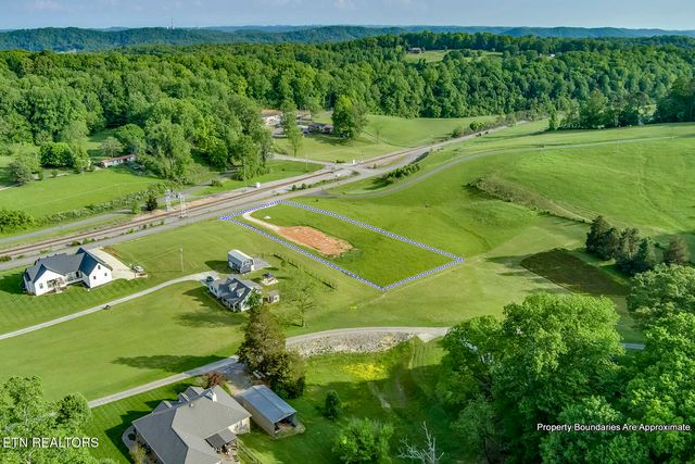 139 Hearthside Rd, Clinton, TN 37716