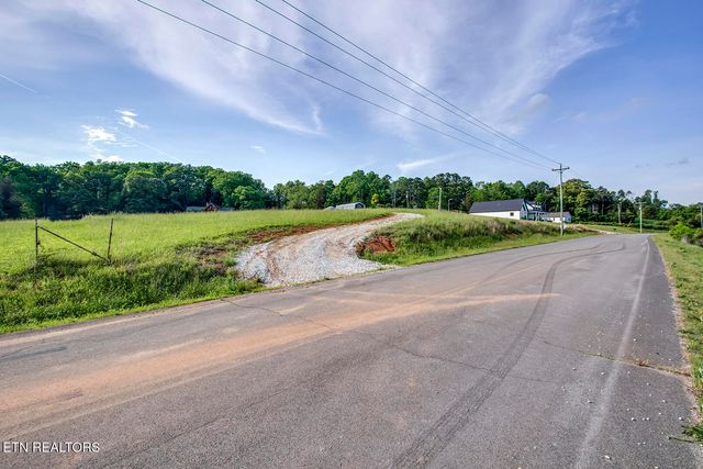 139 Hearthside Rd, Clinton, TN 37716