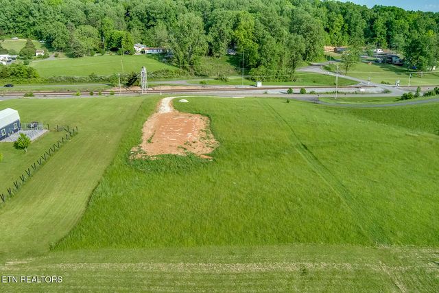 139 Hearthside Rd, Clinton, TN 37716