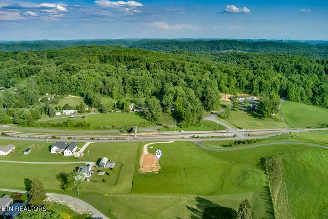 139 Hearthside Rd, Clinton, TN 37716