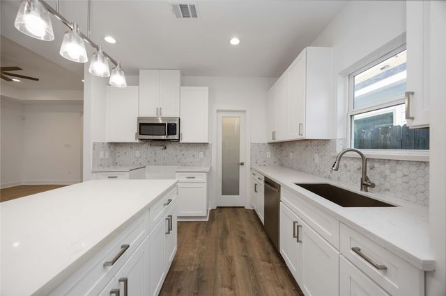 3405 Rebecca Street, Houston, TX 77021