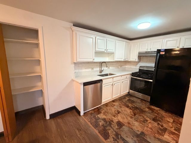 5850 W 87th Street 2A, Burbank, IL 60459