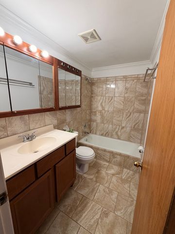 5850 W 87th Street 2A, Burbank, IL 60459