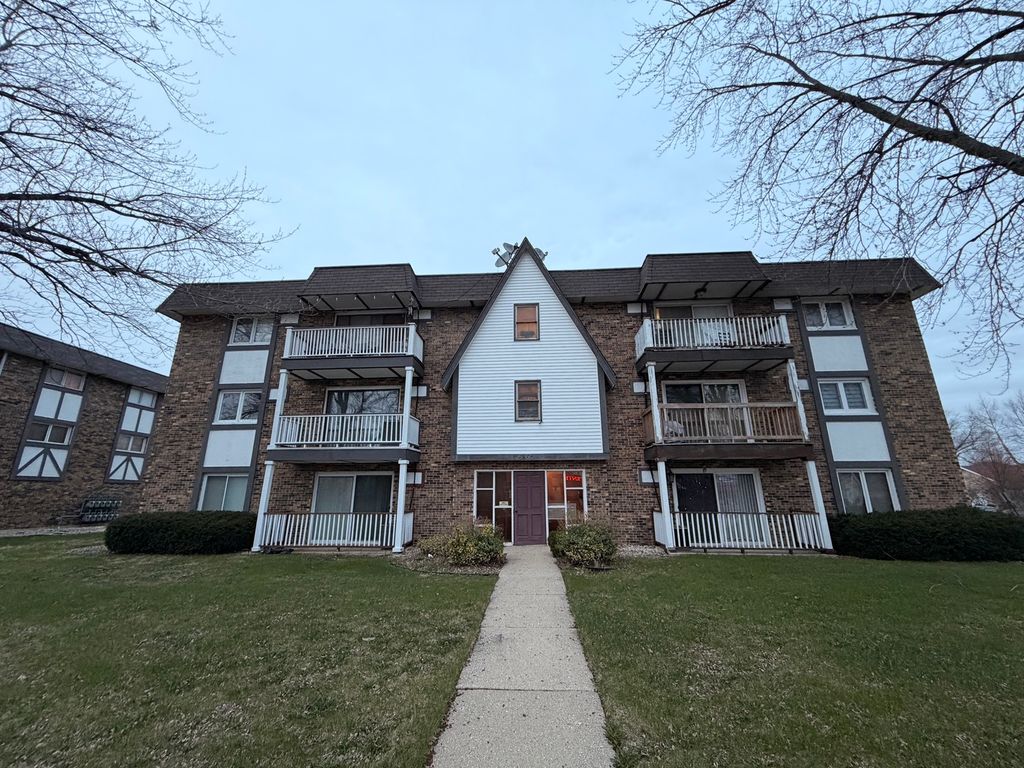 5850 W 87th Street 2A, Burbank, IL 60459