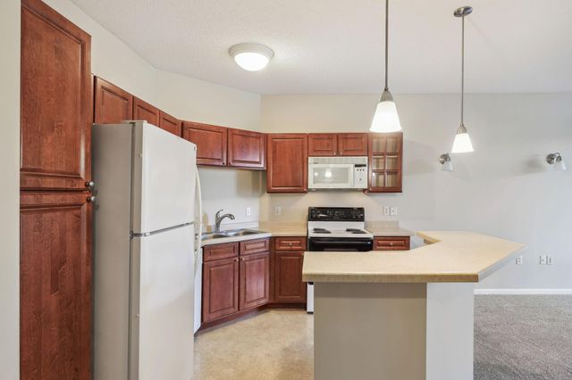 649 Old Highway 8 NW 238, New Brighton, MN 55112