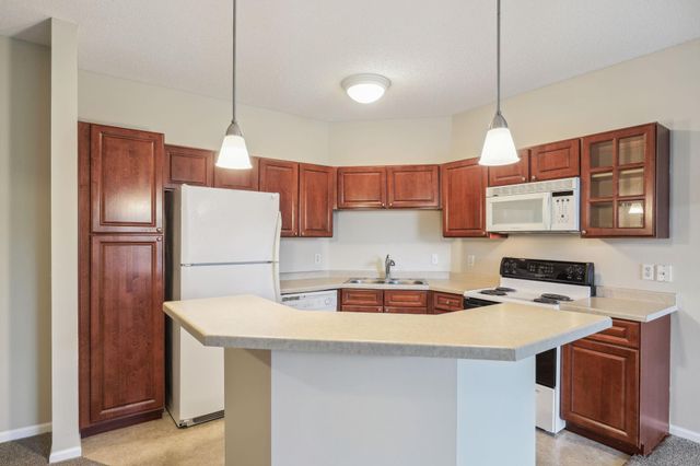 649 Old Highway 8 NW 238, New Brighton, MN 55112