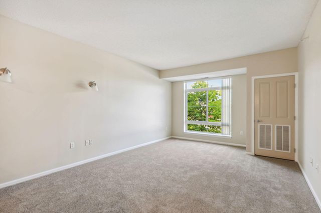 649 Old Highway 8 NW 238, New Brighton, MN 55112