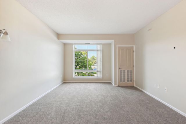 649 Old Highway 8 NW 238, New Brighton, MN 55112