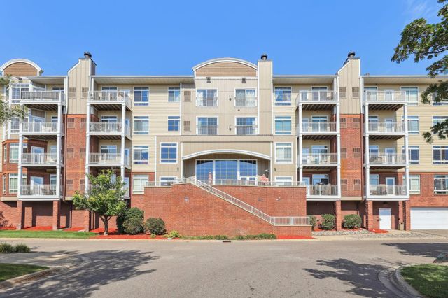 649 Old Highway 8 NW 238, New Brighton, MN 55112