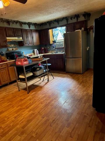 144 N Plum Street, Irvine, KY 40336