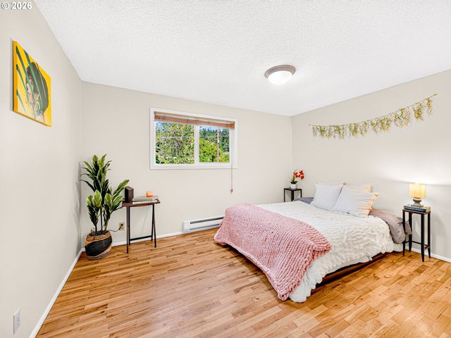 4095 E AMAZON Dr E, Eugene, OR 97405