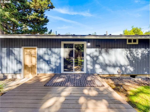 4095 E AMAZON Dr E, Eugene, OR 97405