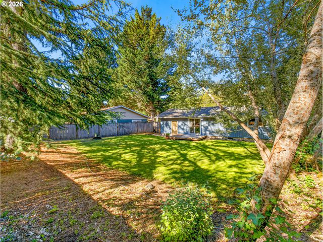 4095 E AMAZON Dr E, Eugene, OR 97405