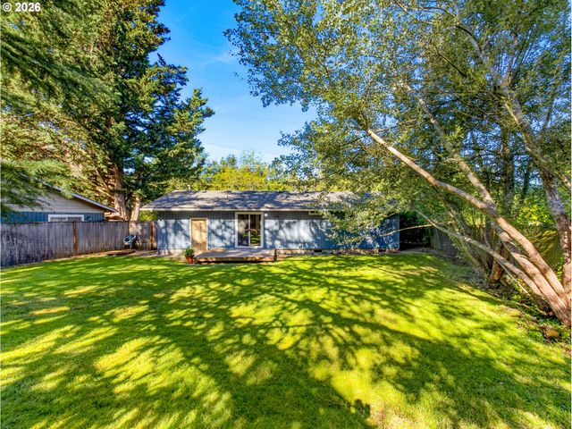 4095 E AMAZON Dr E, Eugene, OR 97405