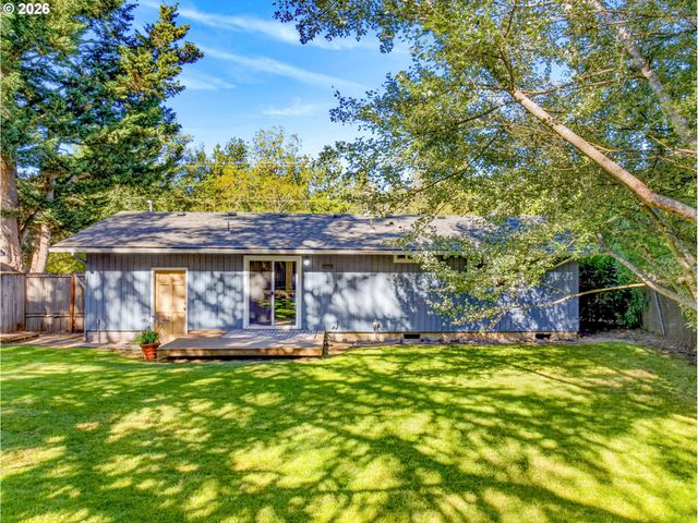 4095 E AMAZON Dr E, Eugene, OR 97405