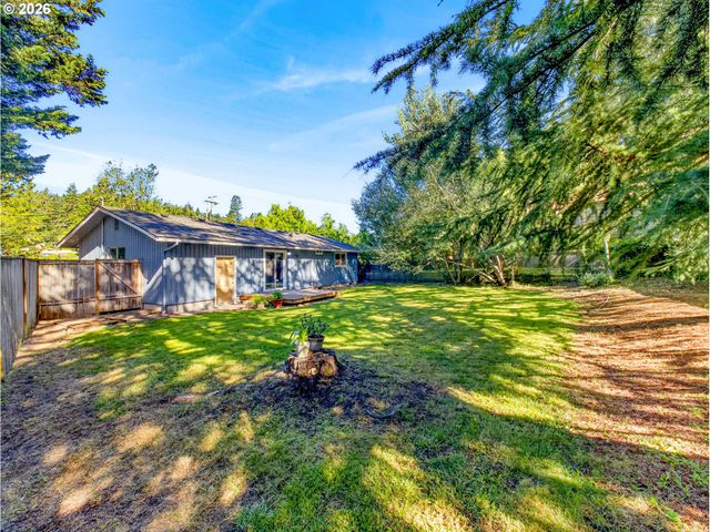 4095 E AMAZON Dr E, Eugene, OR 97405