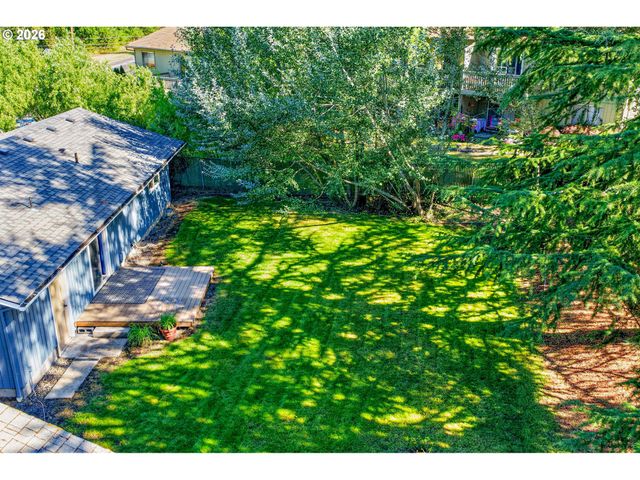 4095 E AMAZON Dr E, Eugene, OR 97405