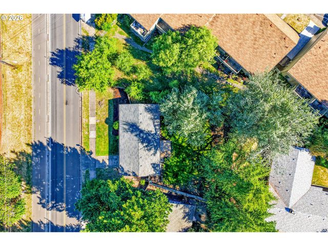 4095 E AMAZON Dr E, Eugene, OR 97405