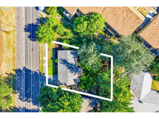 4095 E AMAZON Dr E, Eugene, OR 97405