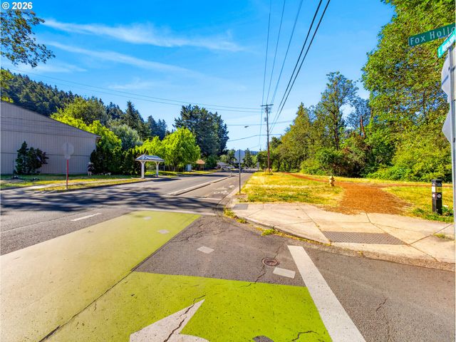 4095 E AMAZON Dr E, Eugene, OR 97405