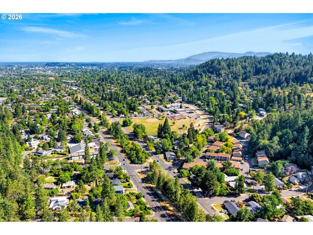 4095 E AMAZON Dr E, Eugene, OR 97405