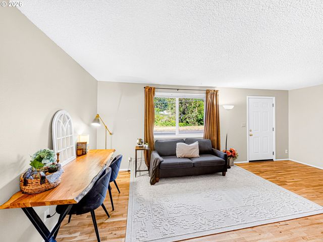 4095 E AMAZON Dr E, Eugene, OR 97405