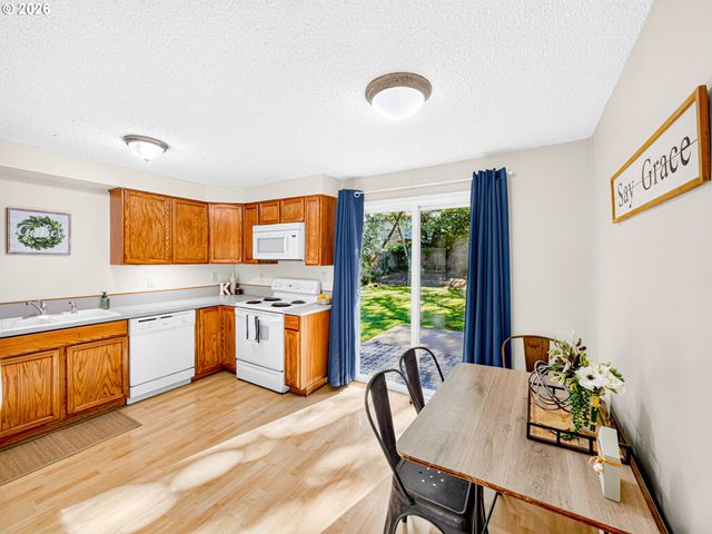 4095 E AMAZON Dr E, Eugene, OR 97405
