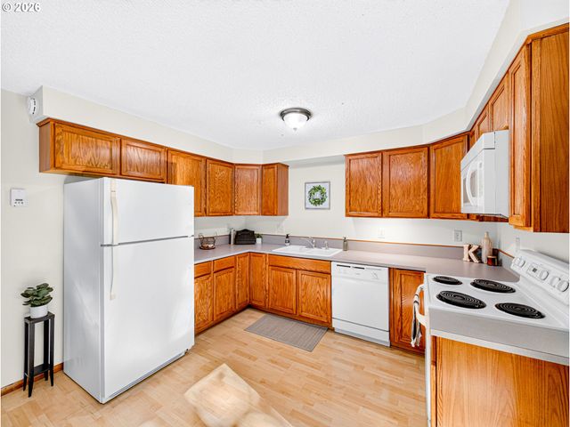 4095 E AMAZON Dr E, Eugene, OR 97405