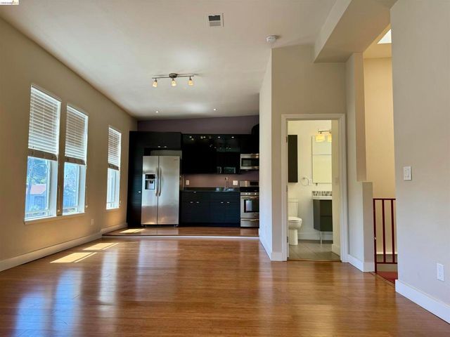 2401 San Pablo Ave, Oakland, CA 94612