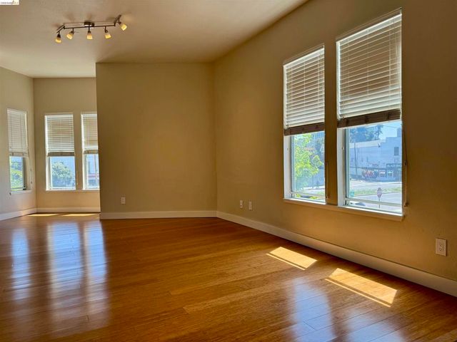 2401 San Pablo Ave, Oakland, CA 94612