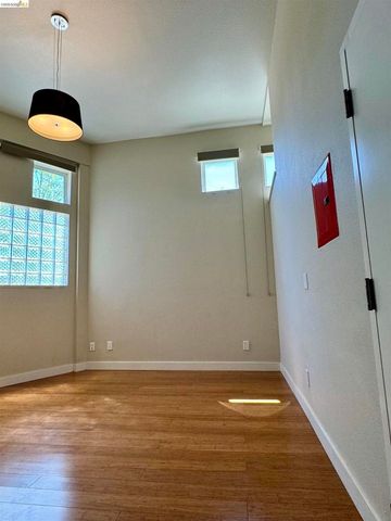 2401 San Pablo Ave, Oakland, CA 94612