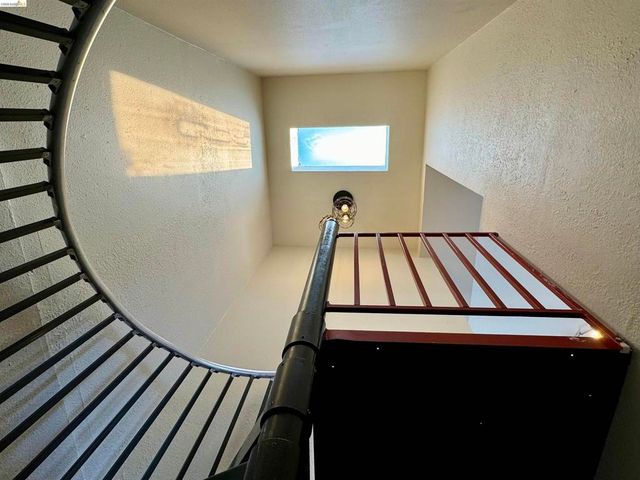 2401 San Pablo Ave, Oakland, CA 94612