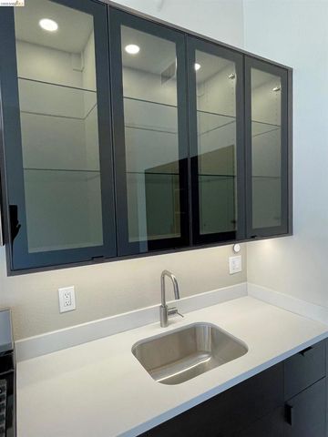 2401 San Pablo Ave, Oakland, CA 94612