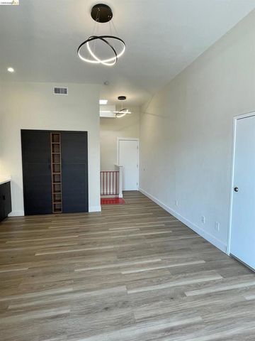 2401 San Pablo Ave, Oakland, CA 94612