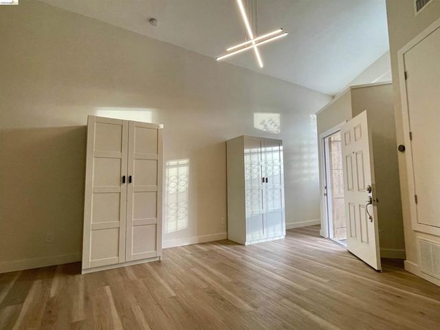 2401 San Pablo Ave, Oakland, CA 94612