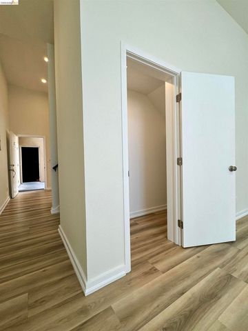 2401 San Pablo Ave, Oakland, CA 94612