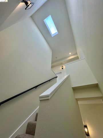 2401 San Pablo Ave, Oakland, CA 94612